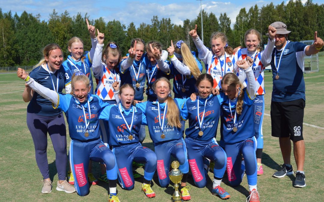 Suurleiri huipentui Oulussa – leirimestareiksi Kempeleen Kirin D-tytöt ja Seinäjoen Maila-Jussien D-pojat